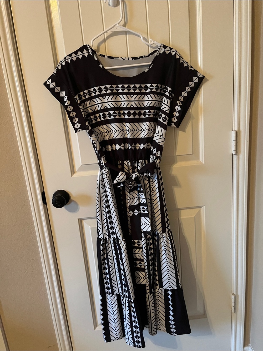 Black & White Geometric Print Women’s Dress